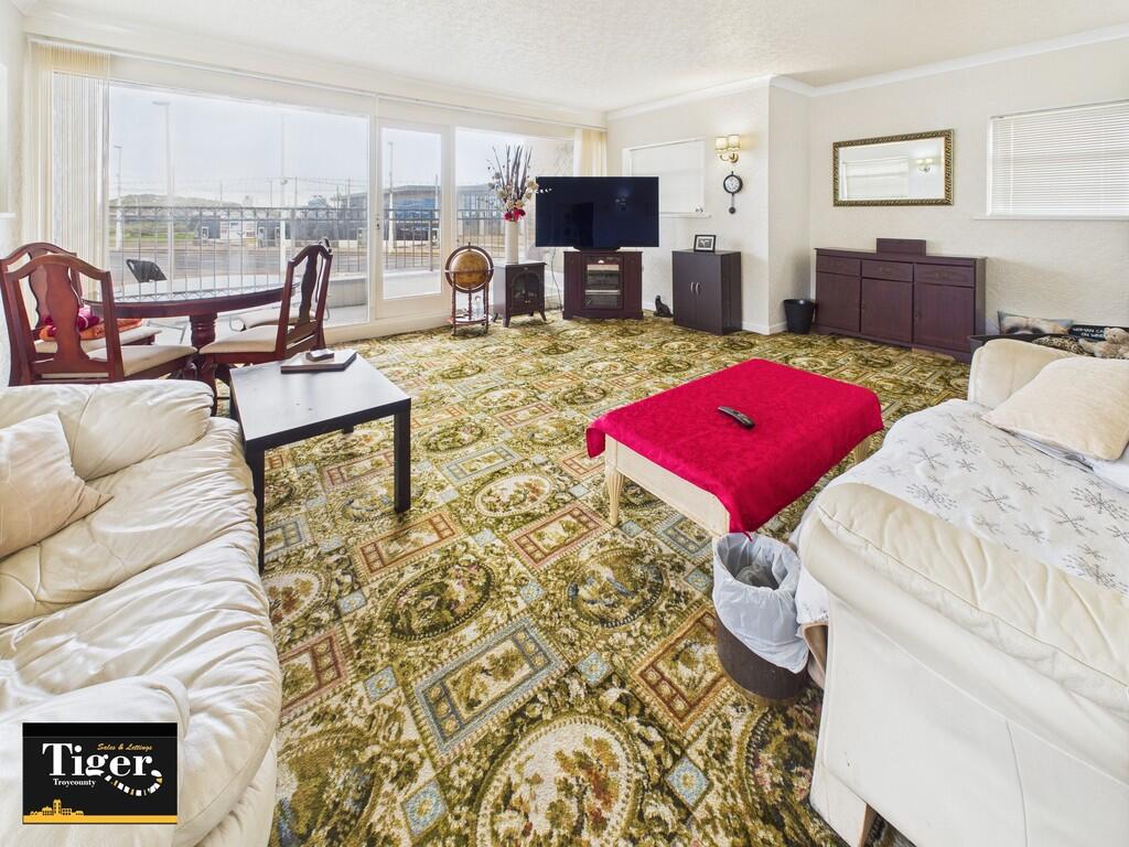 CAM02176G0-PR0611...