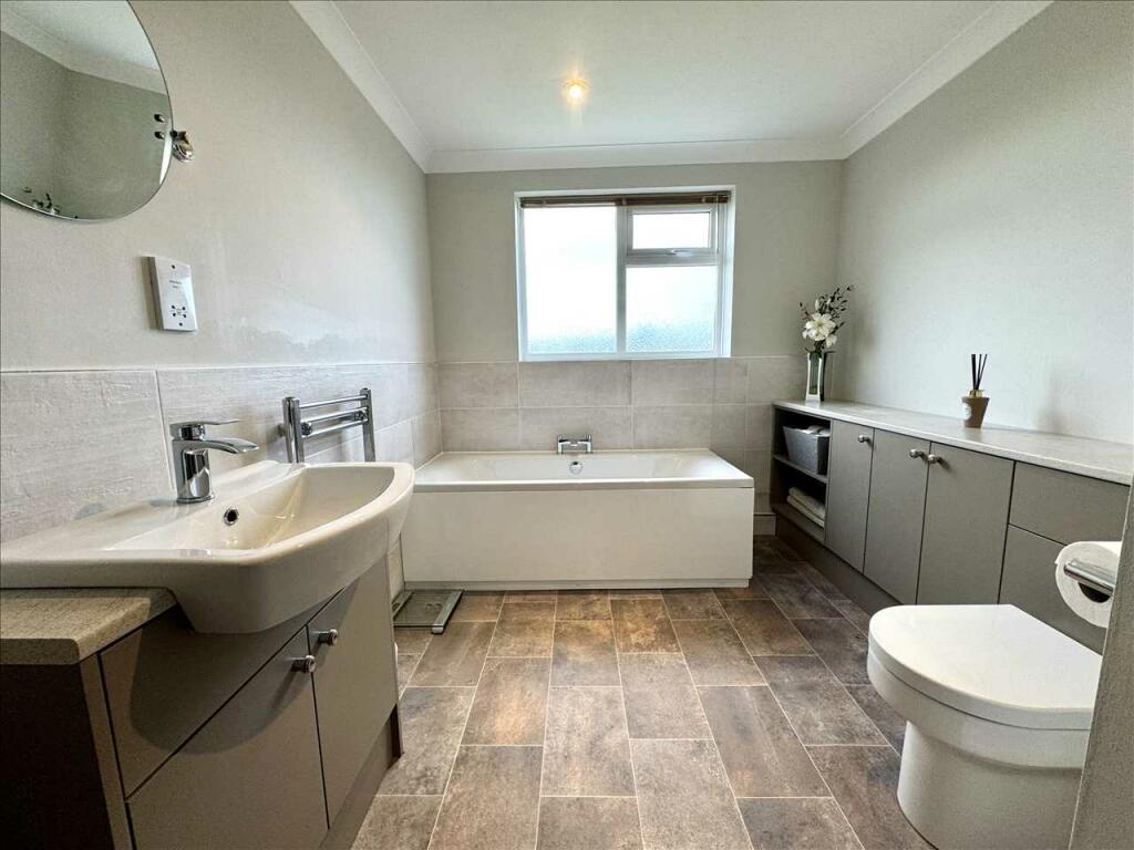 FAMILY BATHROOM