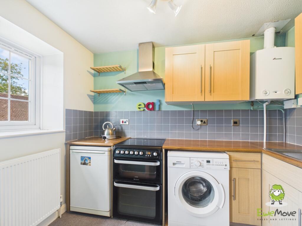 EweMove Estate Agents Basingstoke - LONGACRE RISE 