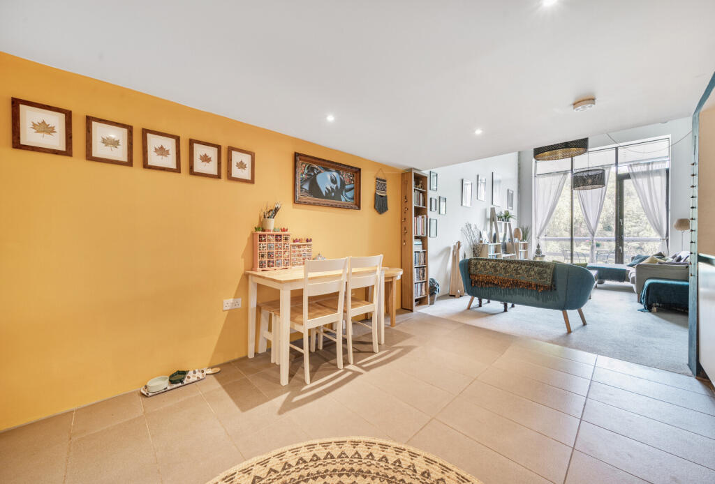 1320083-7-686bc9b...