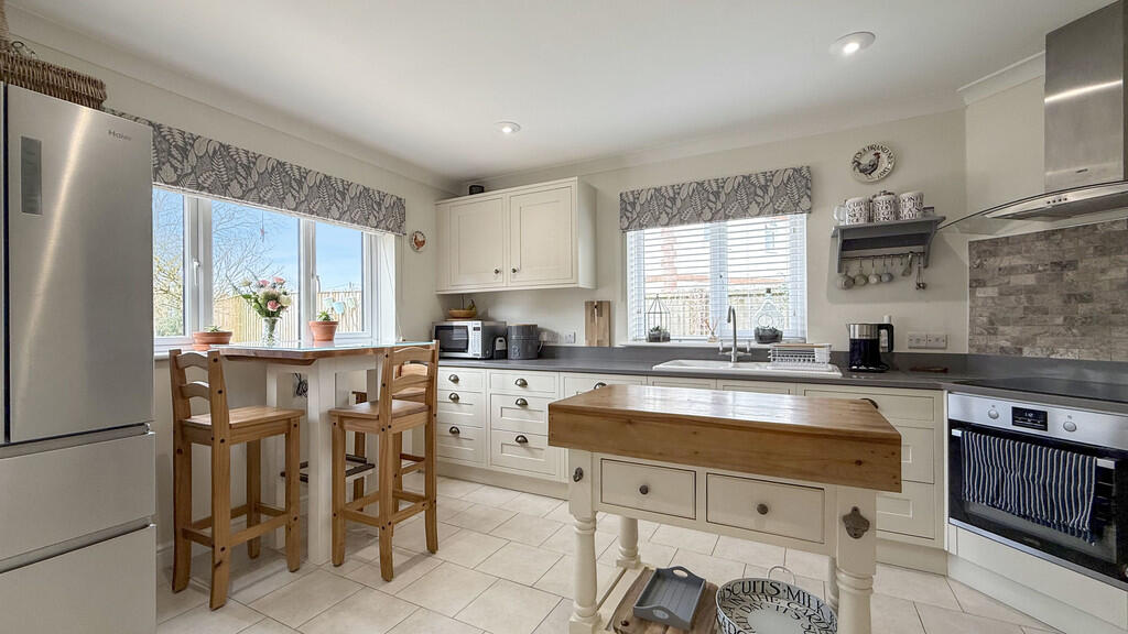 Kitchen/breakfast...