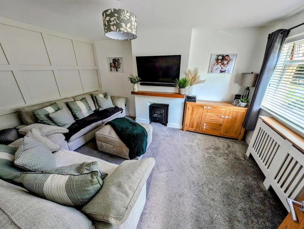 59 Mallard Close lounge 2.jpg