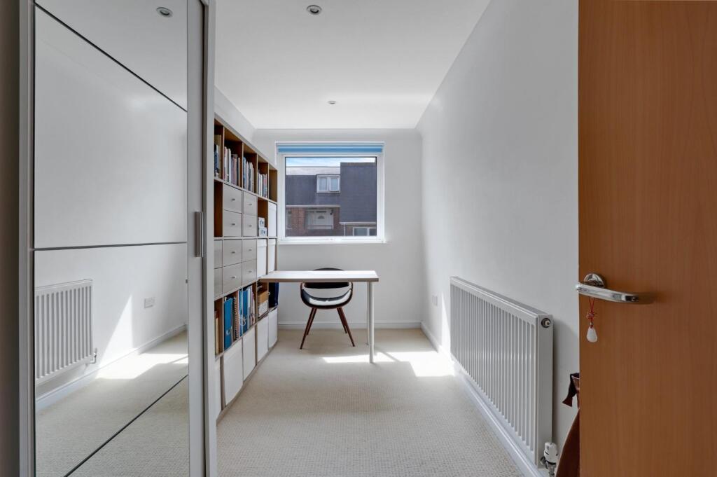 06-375fJHPropWorld - Flat 3, 104 Wells Park Road -