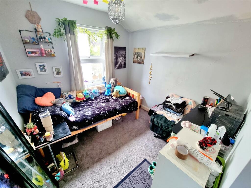Bed 2.jpg