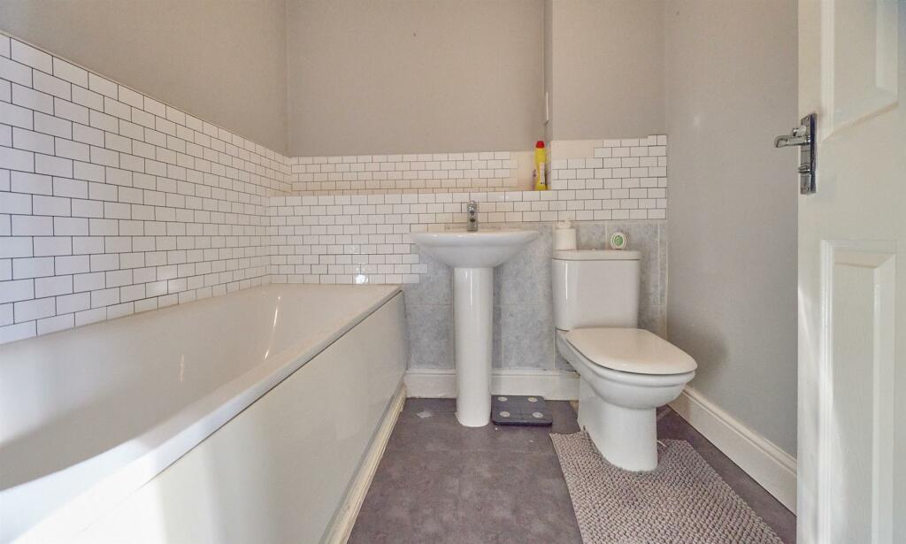 FAMIILY BATHROOM