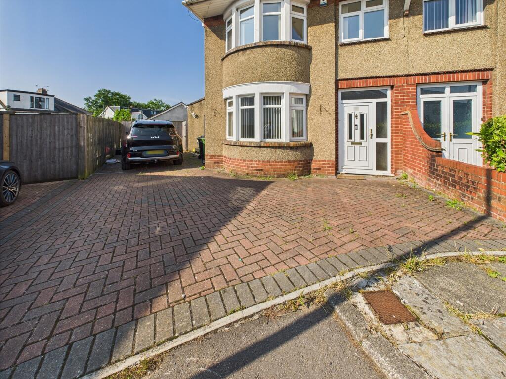 Driveway &amp; Front Entrance