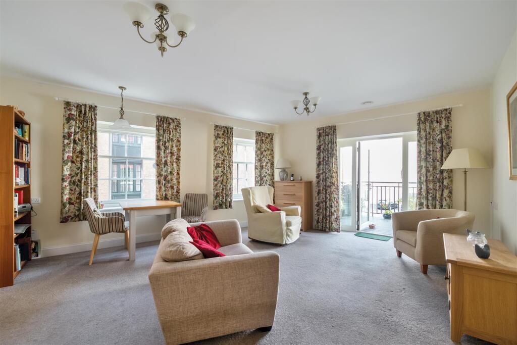Sitting dining room