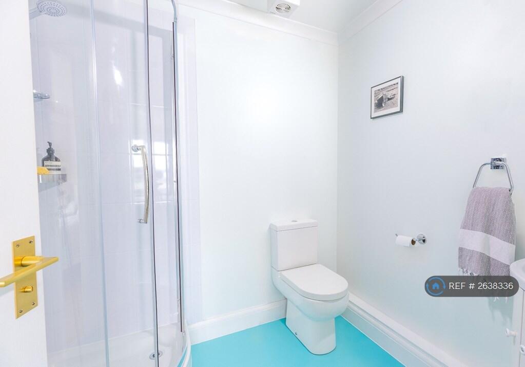En-Suite To Twin Bedroom