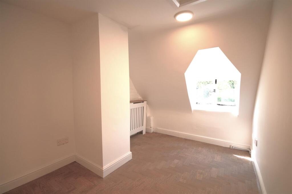 Bedroom 2b.JPG
