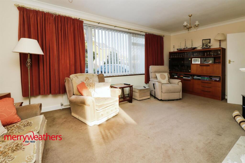 'L' SHAPED LOUNGE/DINING ROOM