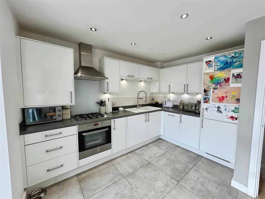 d57b0861-4-4E96-A9DD-E8BC3A6C1659-1735-000000DC48B