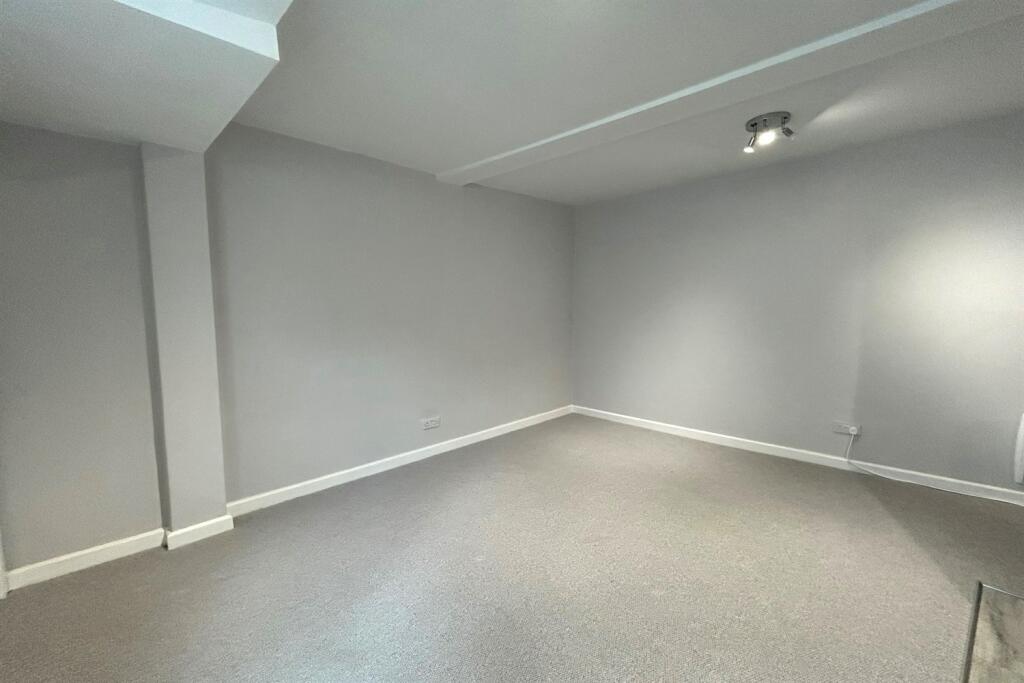 LoungeBedroom