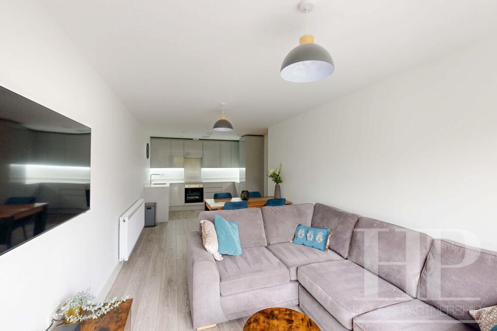 Lounge/dining/kitchen area