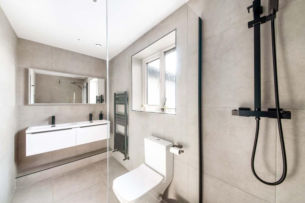 BEDROOM ONE EN-SUITE