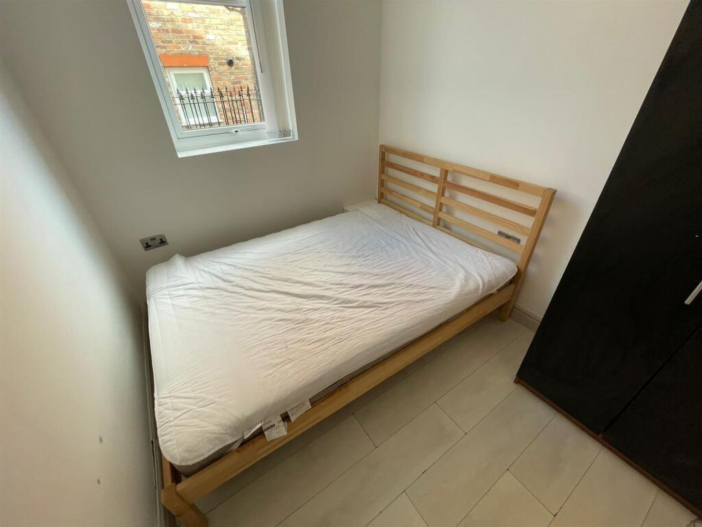 bed 2.jpg