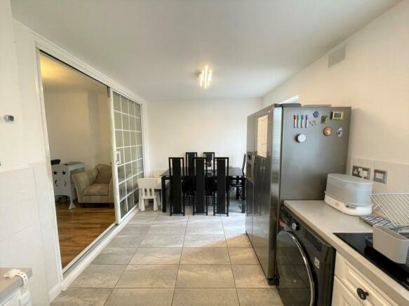 Kitchen2.jpeg