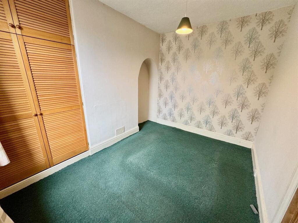Bedroom 1b.jpg