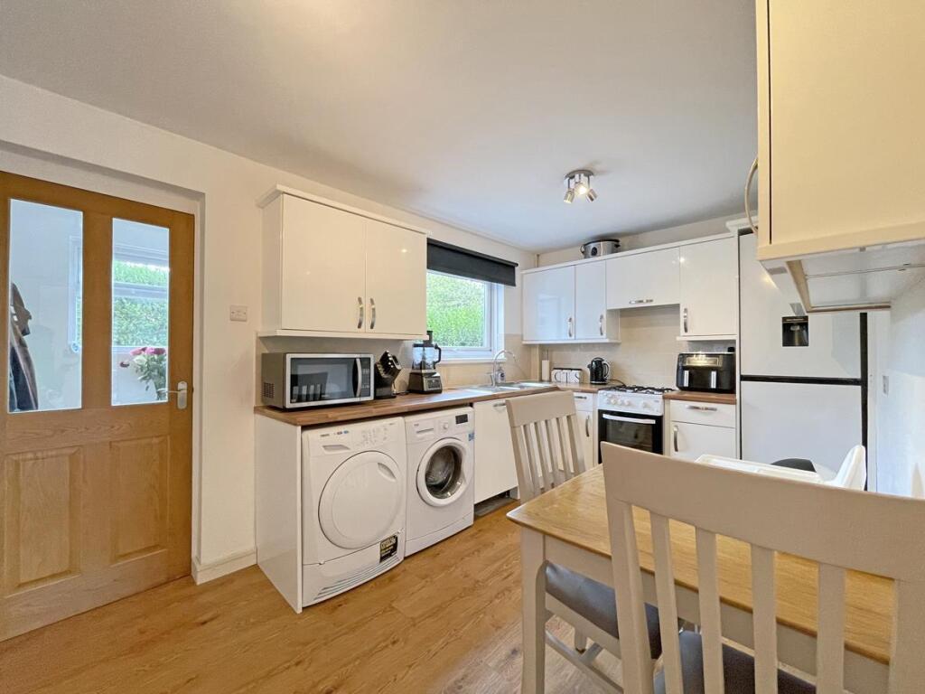 Findon Gardens 20 - Kitchen Side.jpg