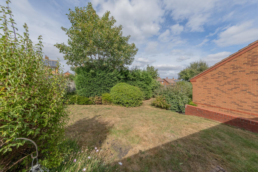 11-Broughton-Close-15-Hi-Res