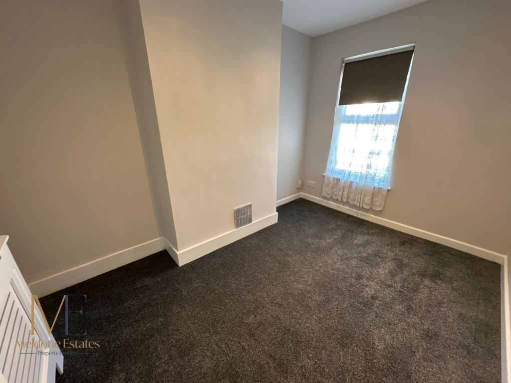Bedroom_2.JPG