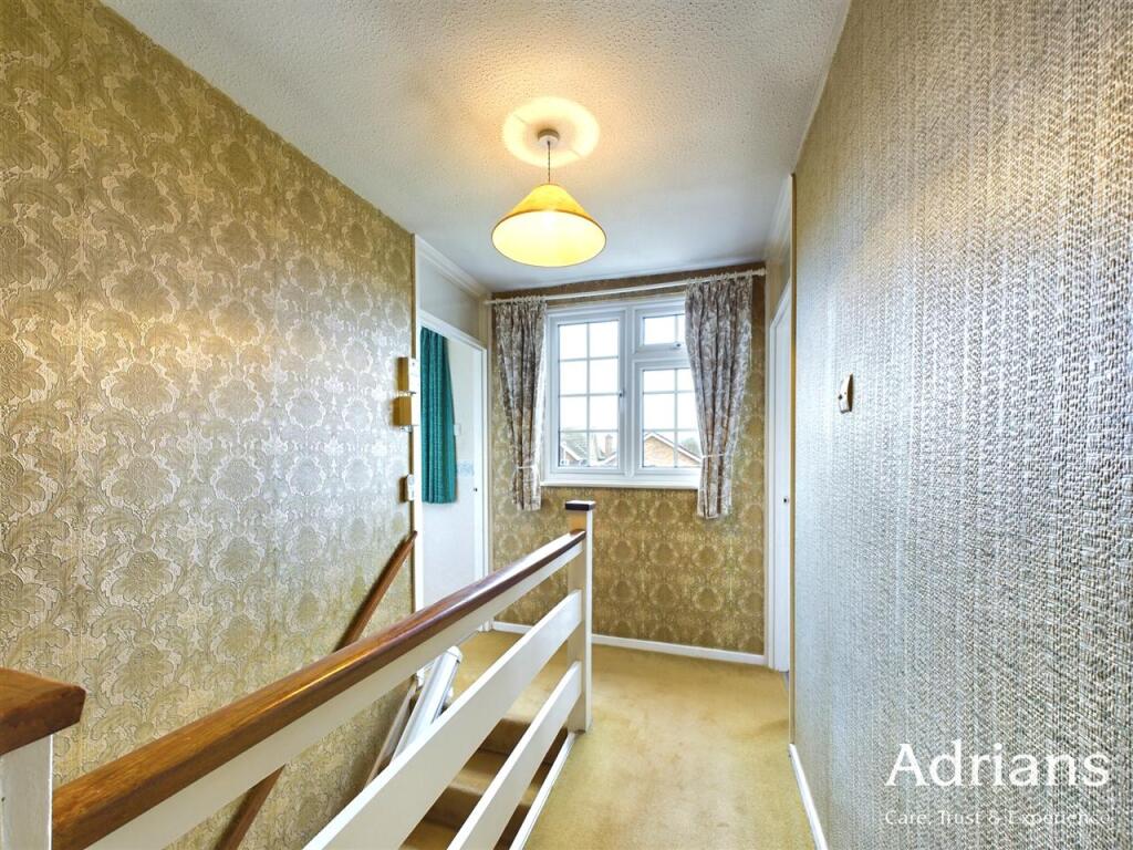 FIRST FLOOR LANDING