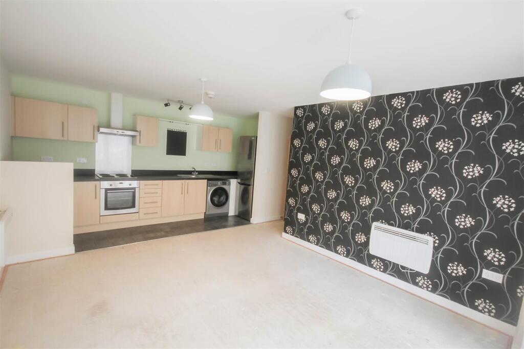 RC Lounge b.JPG