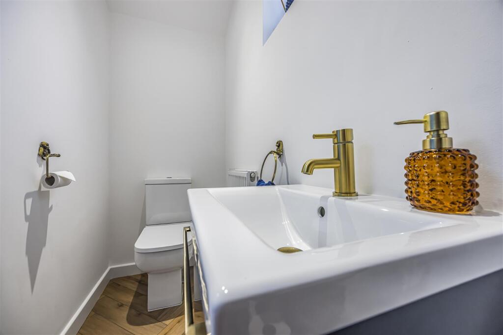 10 Old Manor Way, Drayton-PorticoMarketing-SoldBy-