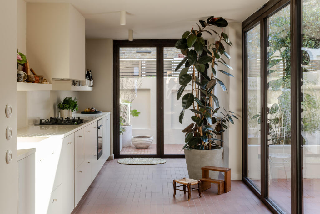 270392 - 20221123-atypical_ARBERY-RD-38_HI_RES.JPG