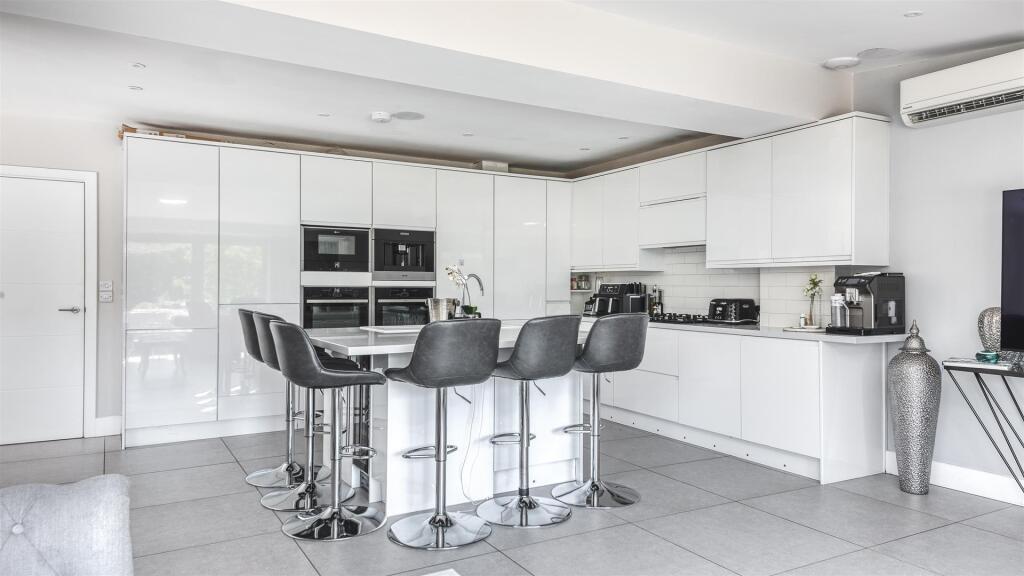 High Specification Fitted Kitchen