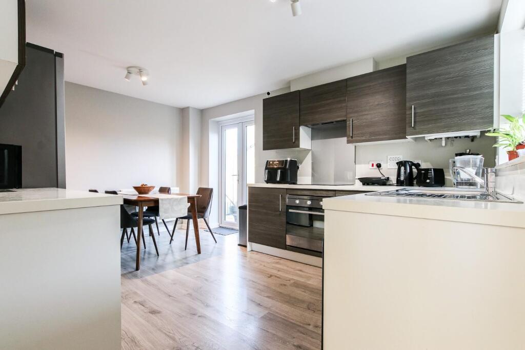 Kitchen / Dining Area
