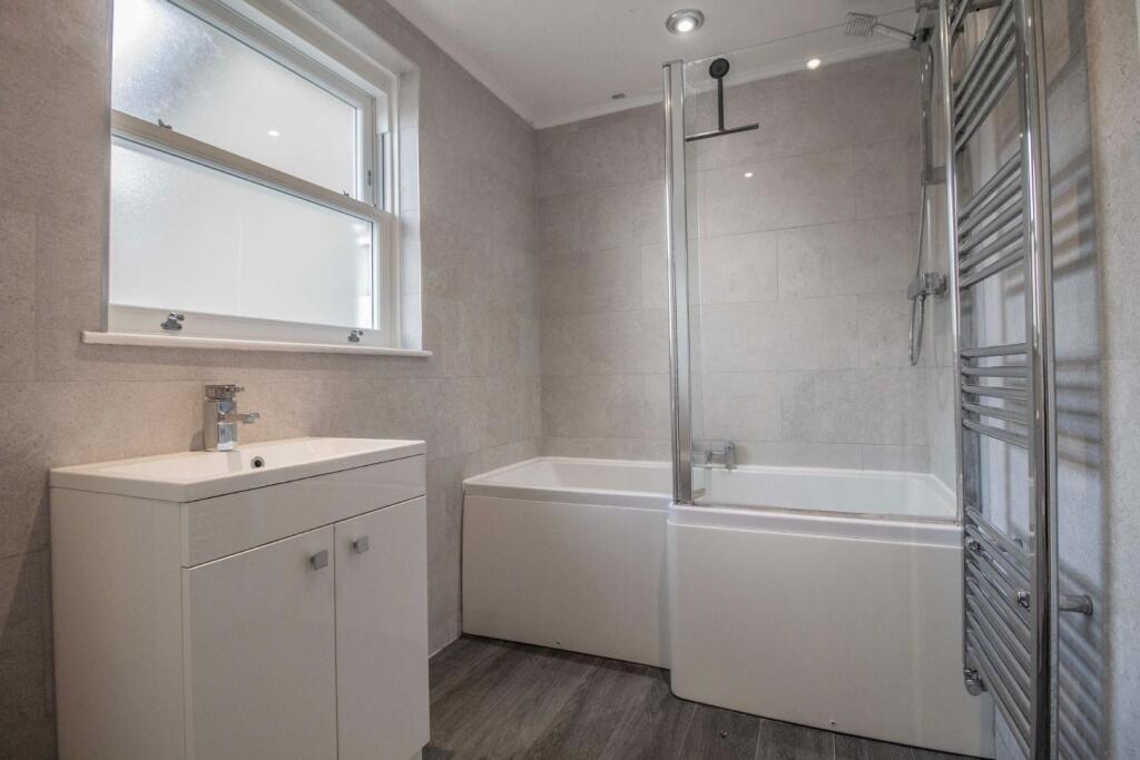 116 Cannon Street [Bathroom] 02.jpg
