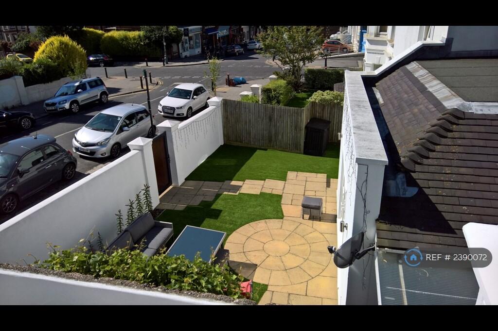 Minutes From Hove Station But Not Noisy
