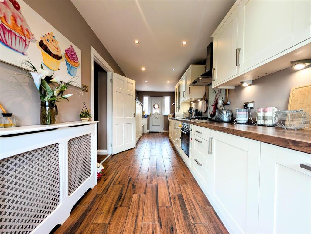 kitchen 2.jpg