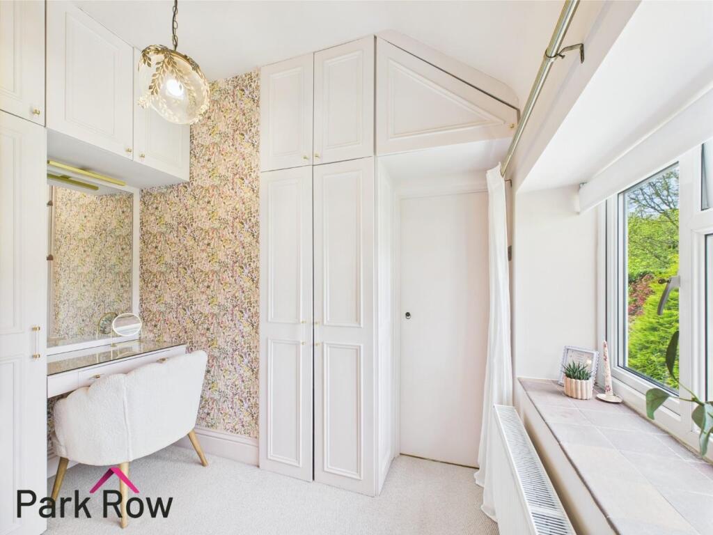 DRESSING ROOM