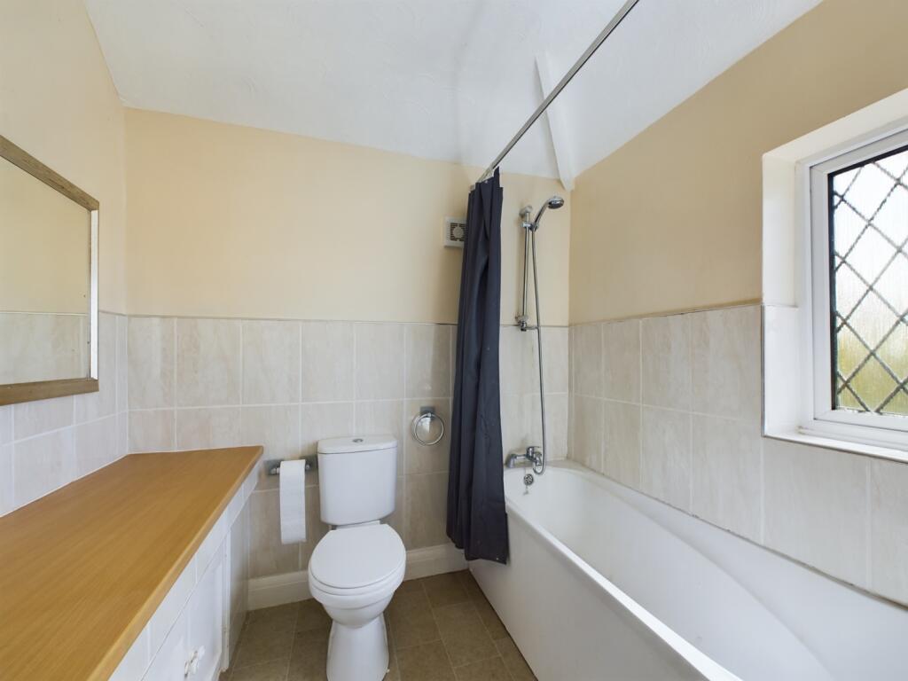 CAM02386G0-PR0060-STILL021