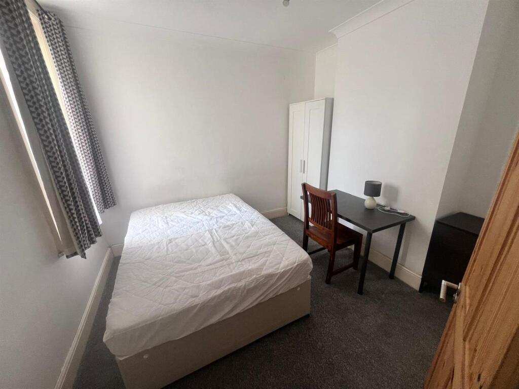 bed1.jpg