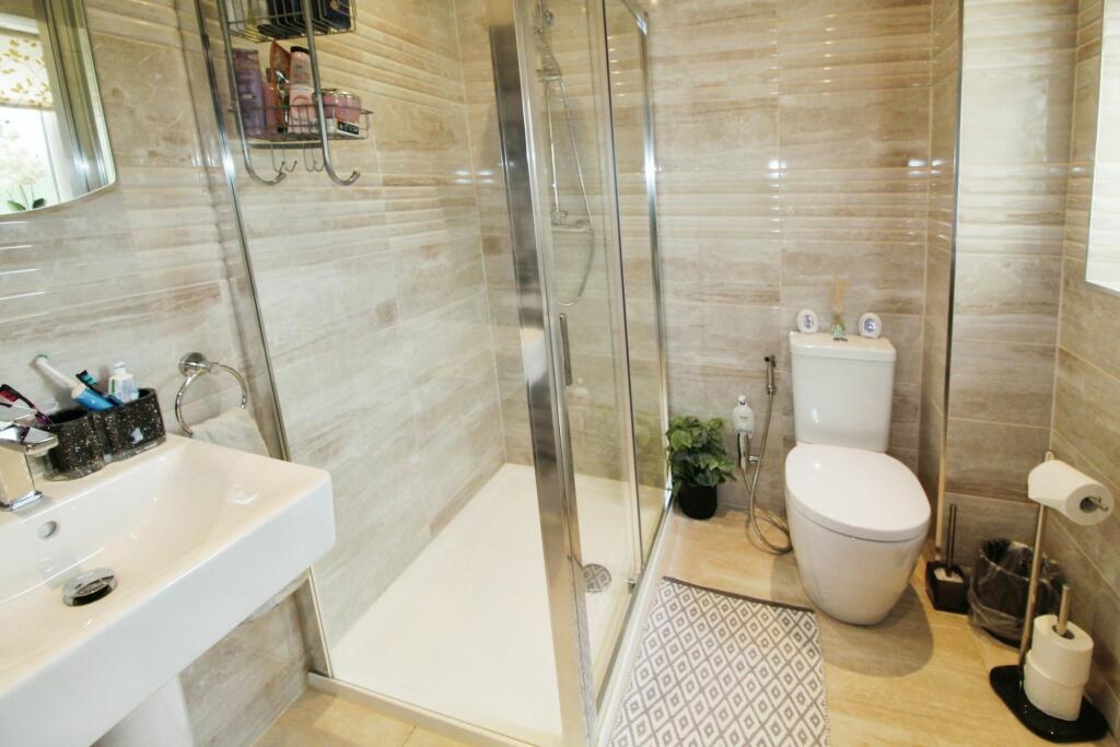 ENSUITE ONE