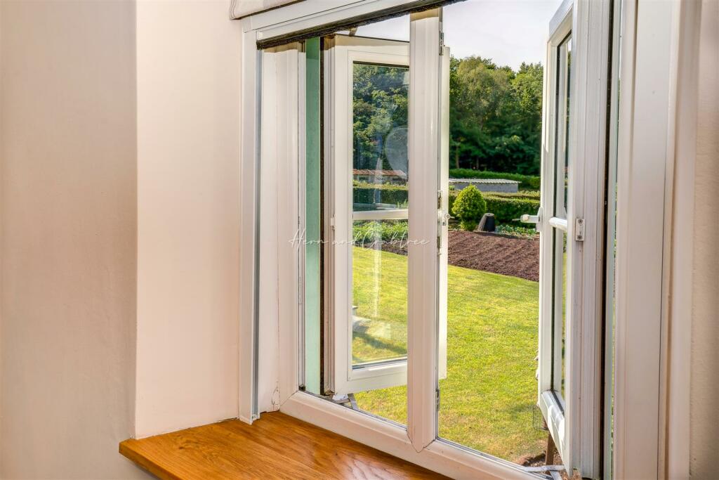 Rhiwbina Hill, Cardiff, HernCrabtree (32).jpg