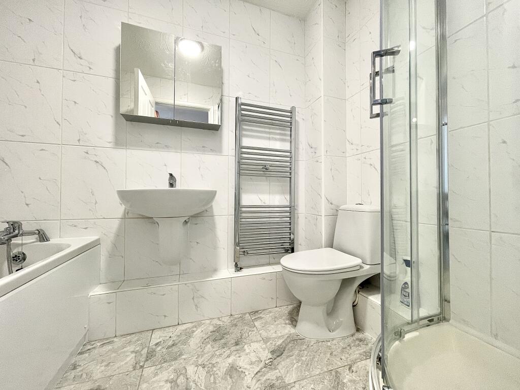 Bathroom Aspect 1.jp