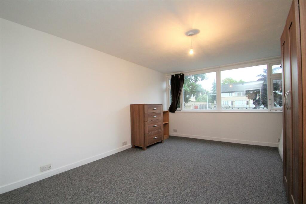 Bedroom 2.JPG