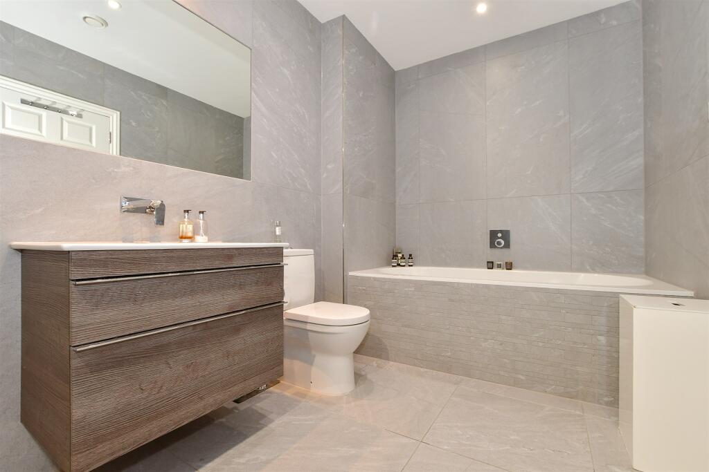 En-Suite Bathroom