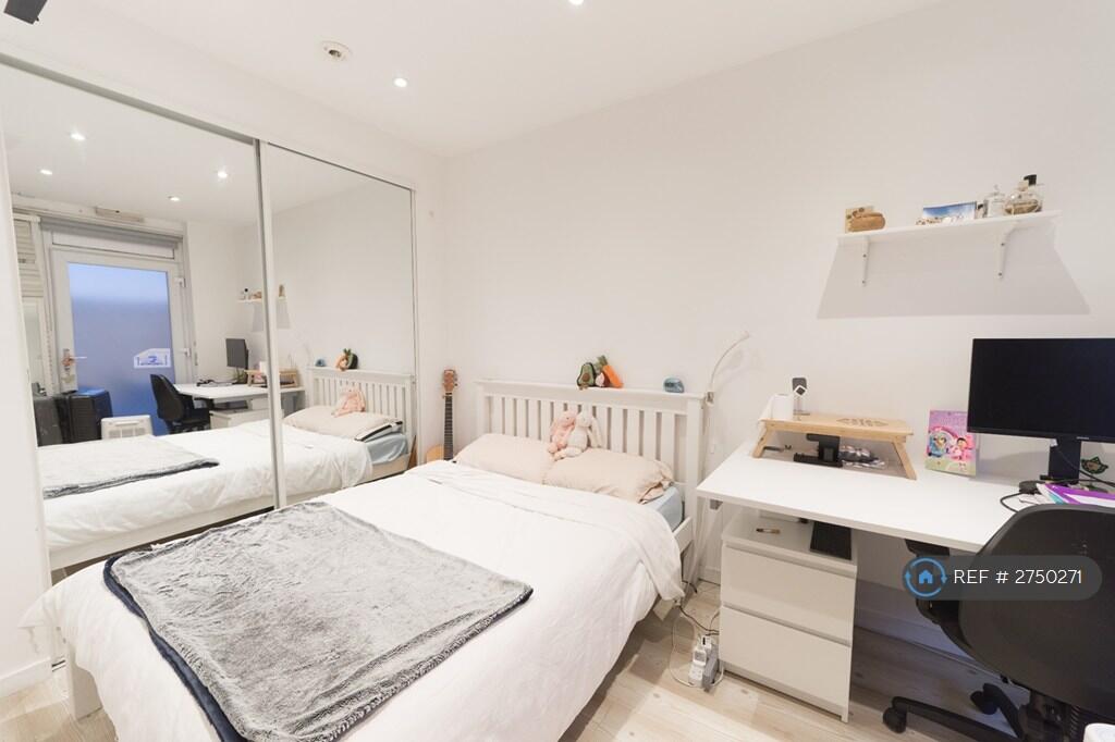 Mowlem Street, London, E2