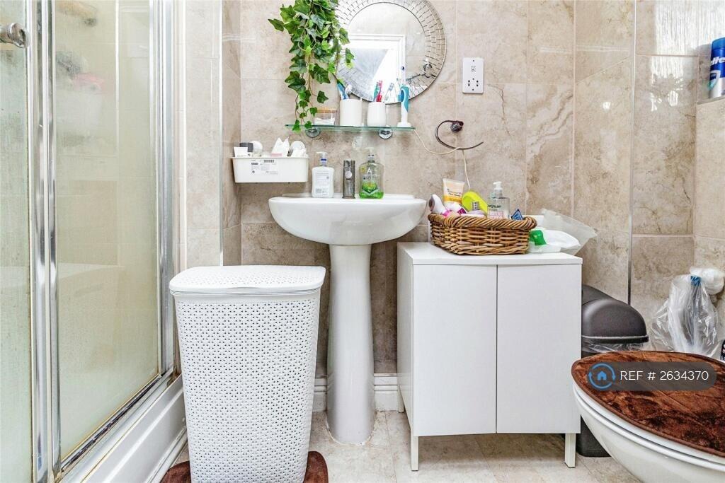 En-Suite 1