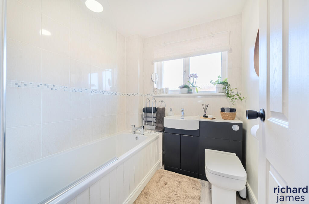 17a759d182d245cbb1728afa3b11dc6e