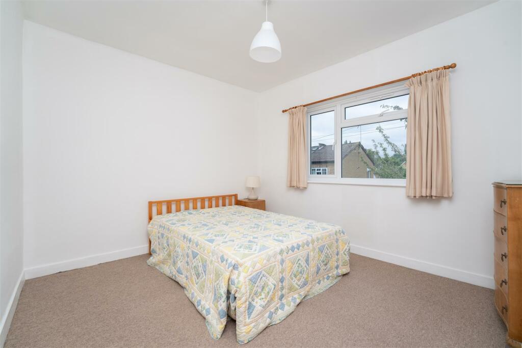 7a St Margarets Bed 1.jpg