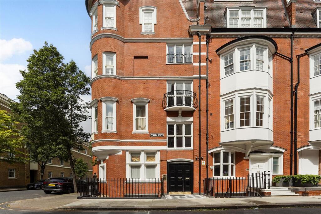 Flat 14, 7 Sloane Court West London (2) C .jpg