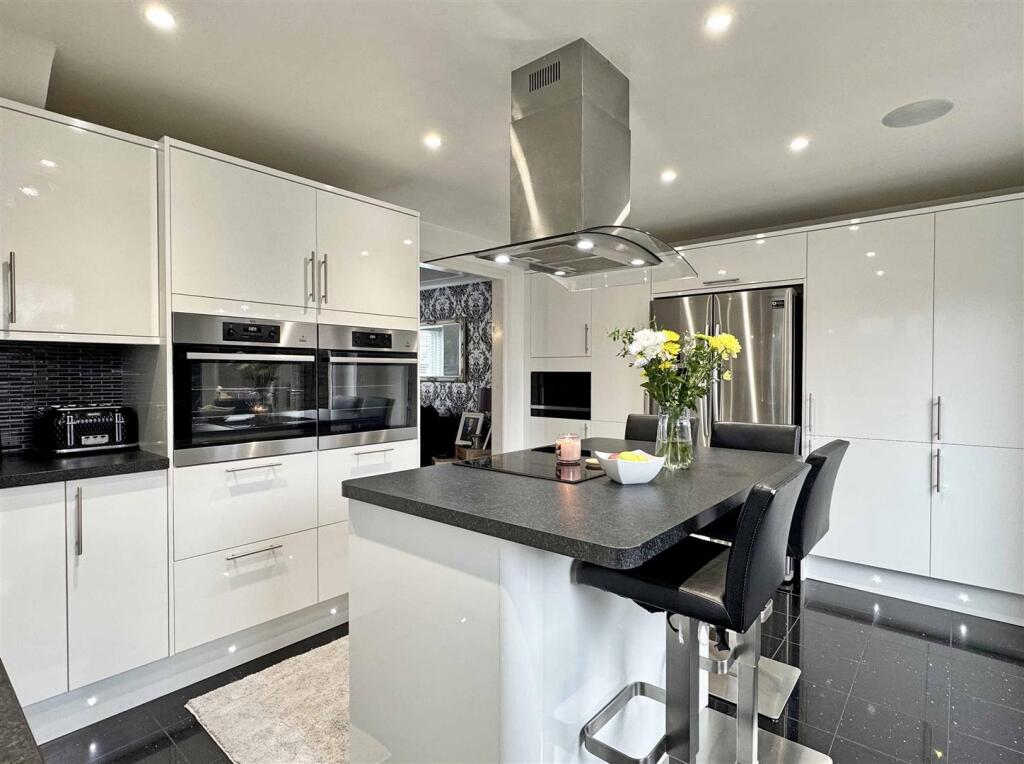Kitchen c.jpg