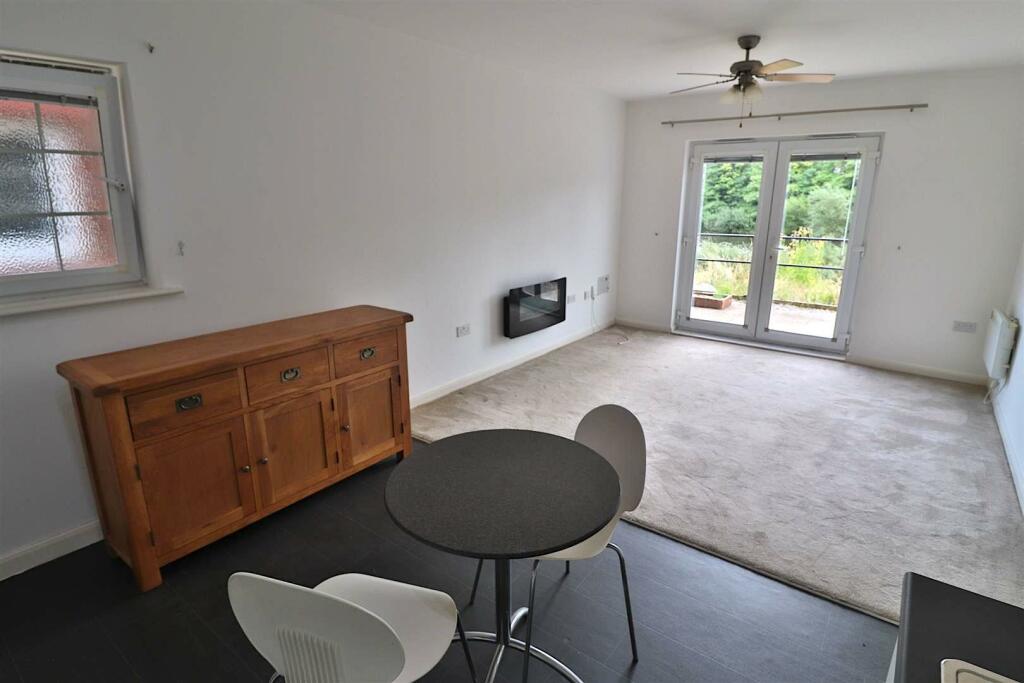 OPEN PLAN LIVING KITCHEN AREA