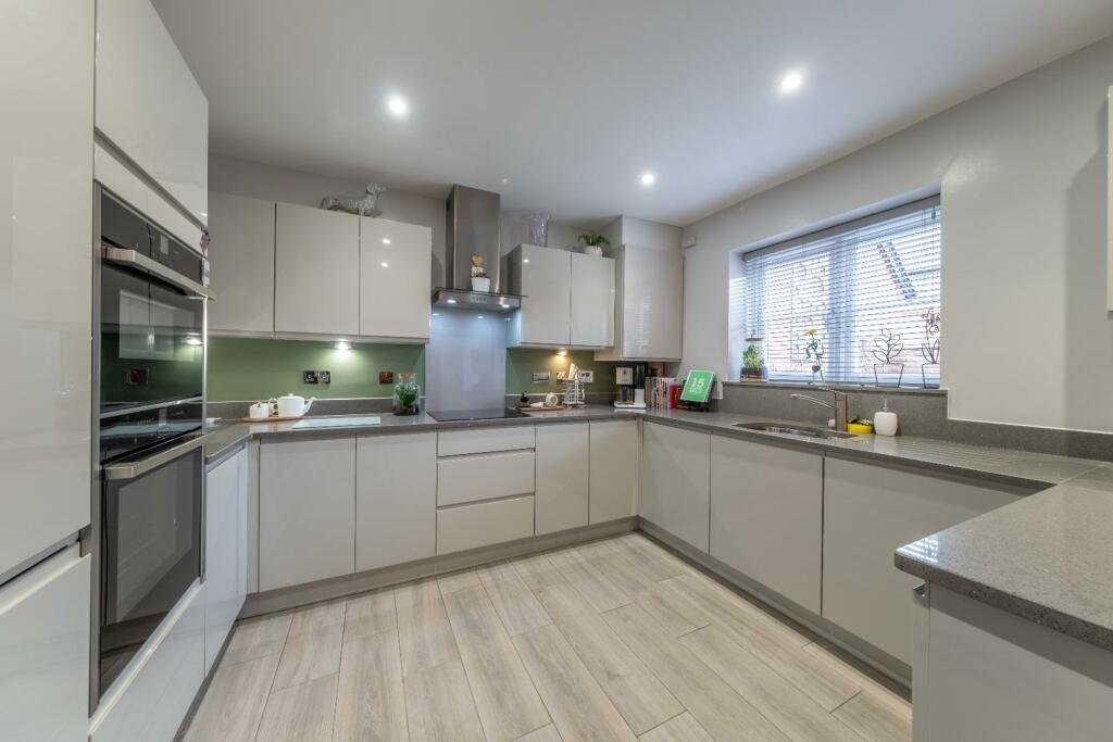 2 Bluebell Close-001.jpg