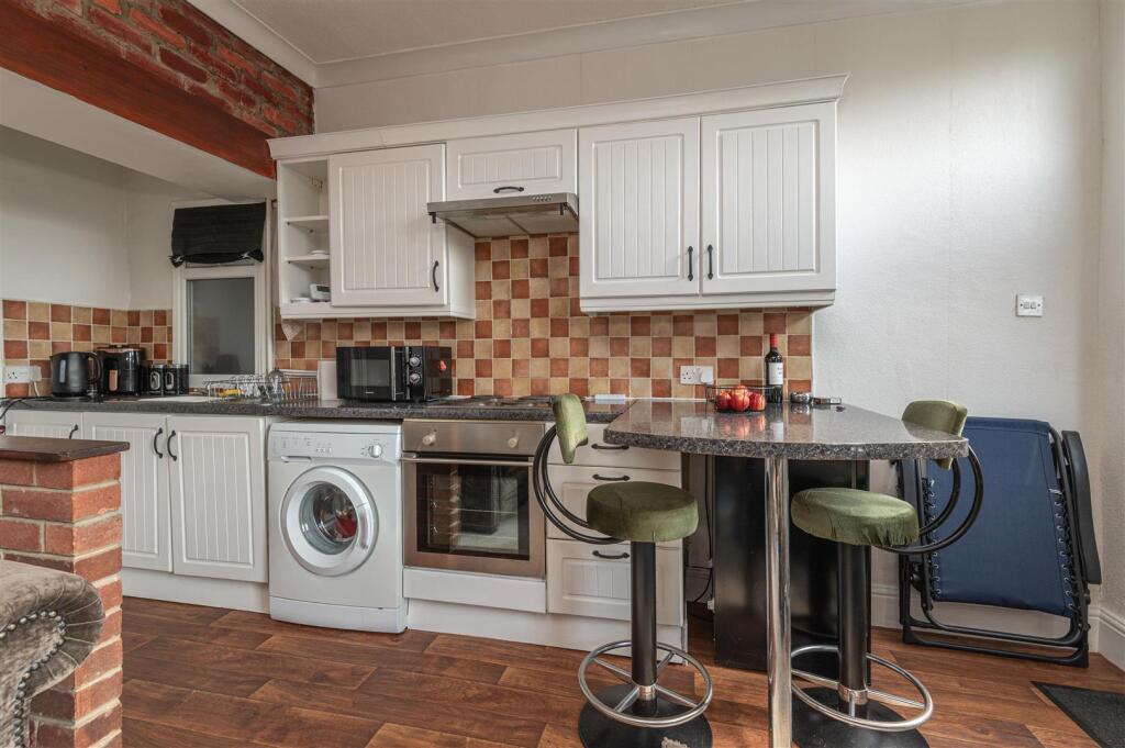 Lounge/Kitchen